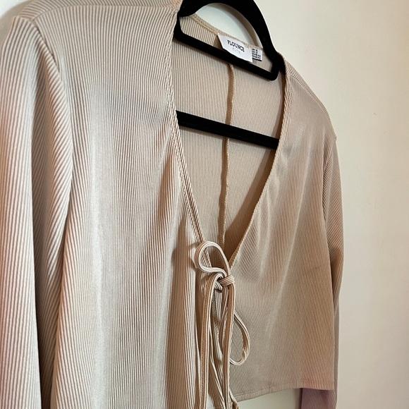 ASOS Flounce Club London Ribbed Crop Tie Cardigan - Picture 3 of 11